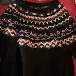 Eddie Bauer long sleeves sweater.